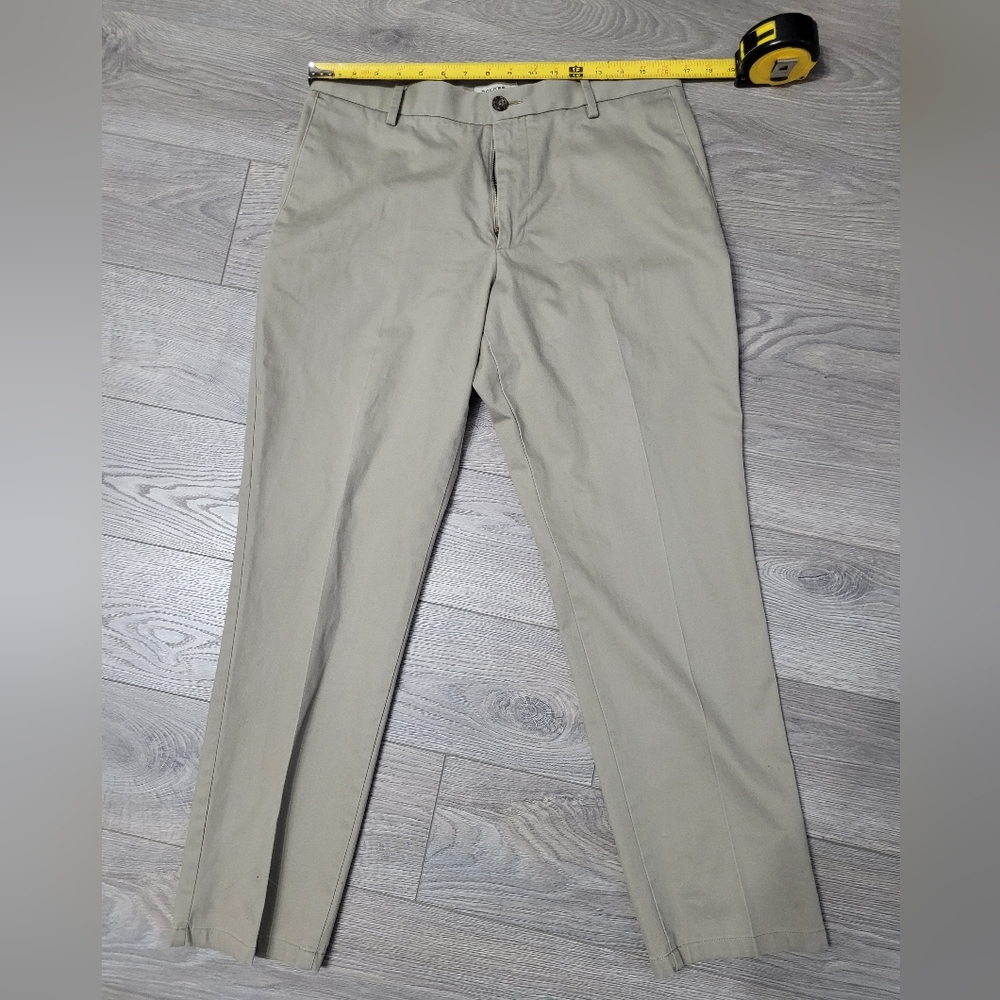 Dockers Khakis 32 x 30